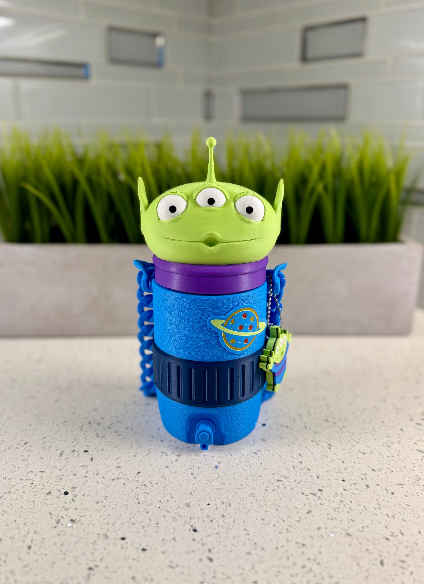 The Clawww (Alien) Can Holder