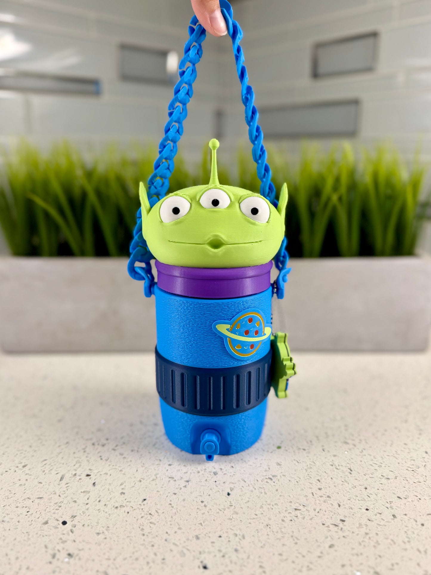 The Clawww (Alien) Can Holder