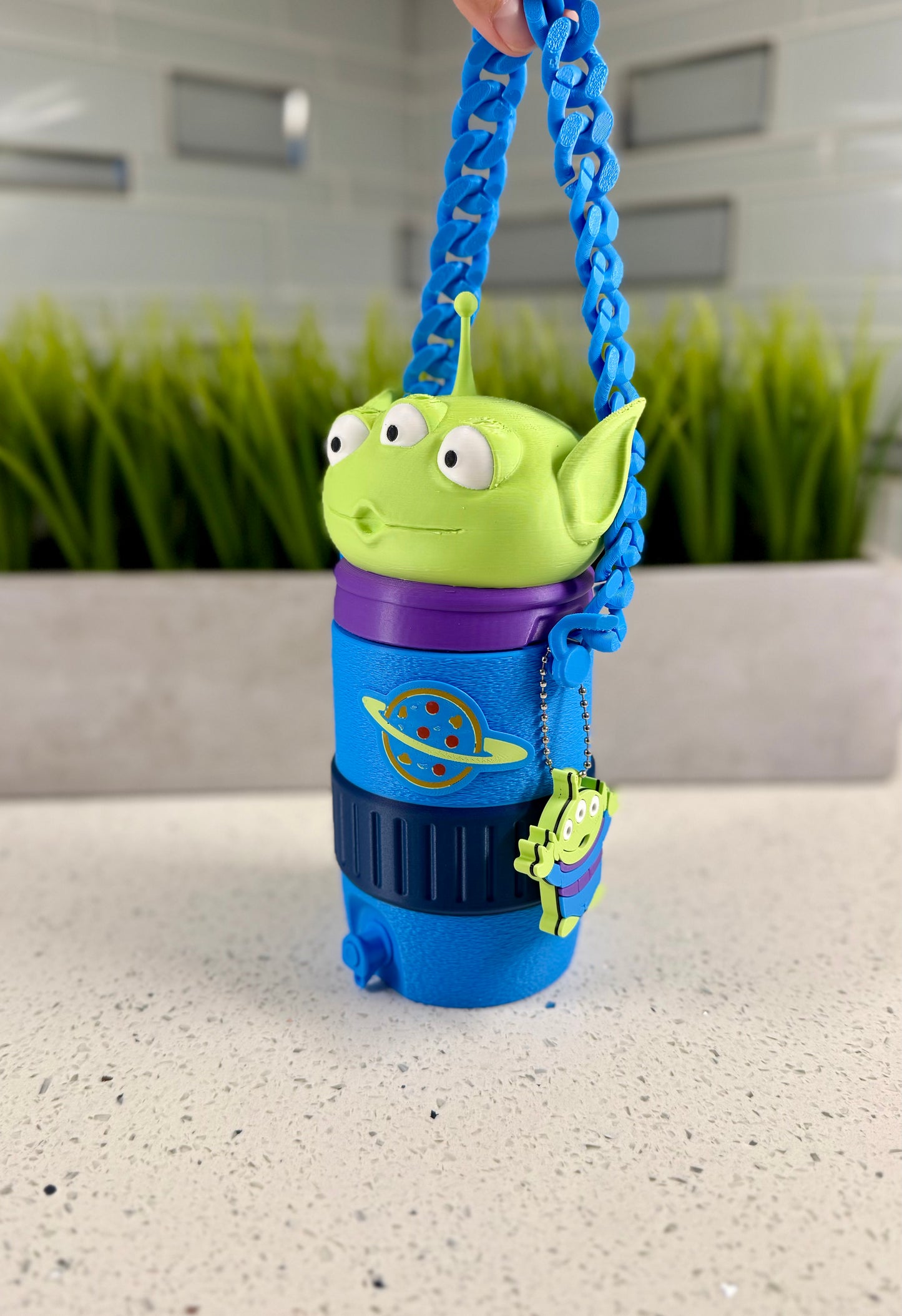 The Clawww (Alien) Can Holder