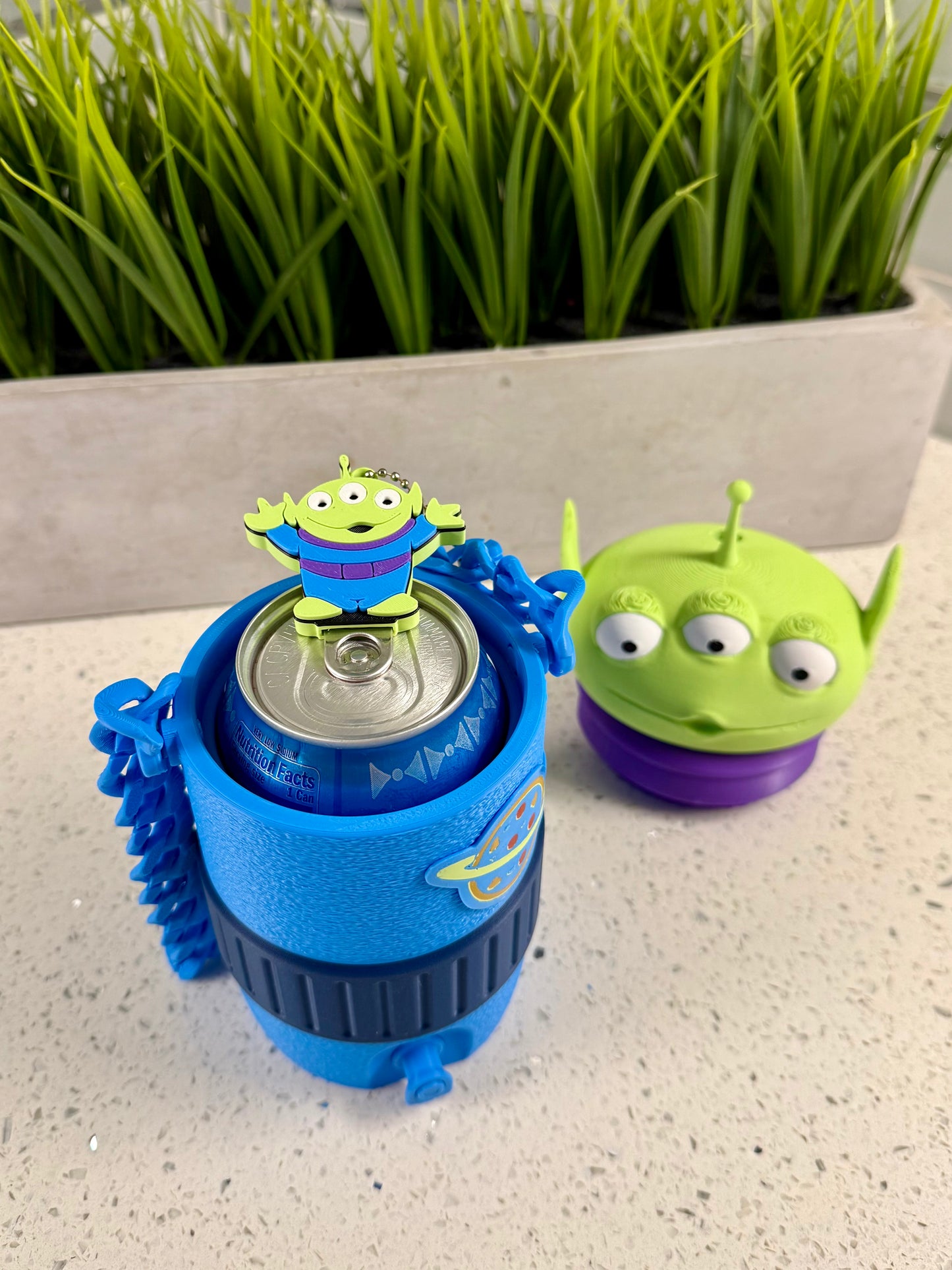 The Clawww (Alien) Can Holder