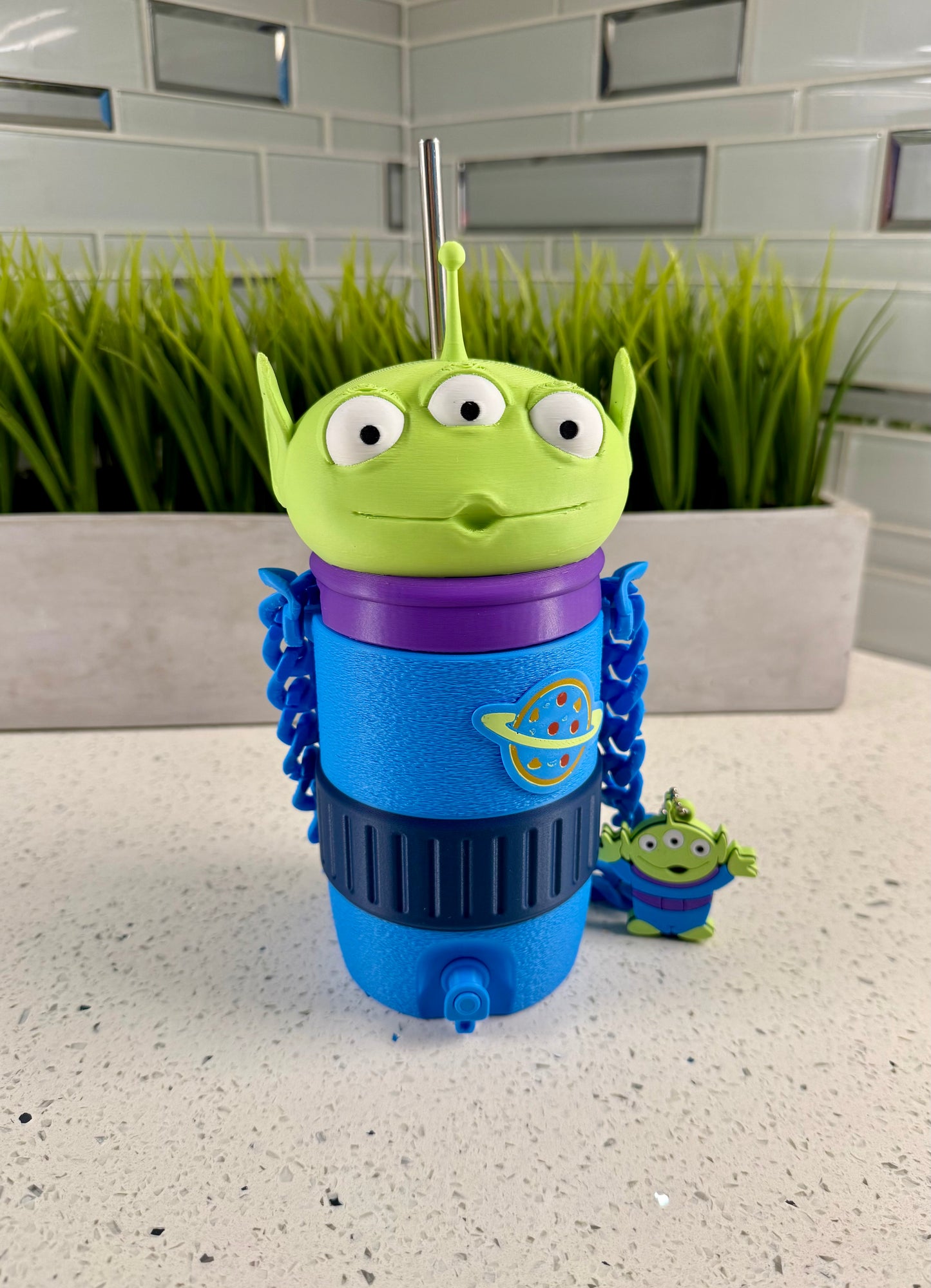 The Clawww (Alien) Can Holder