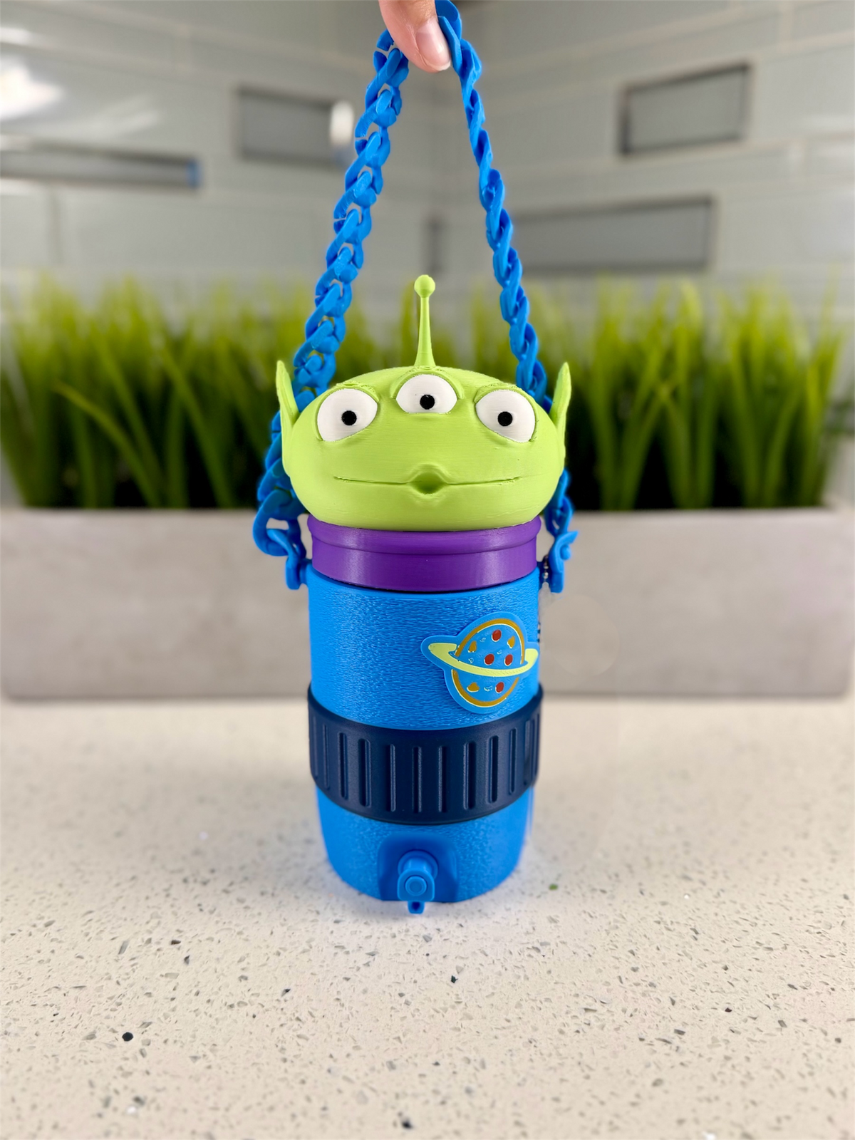 The Clawww (Alien) Can Holder
